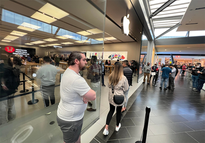 iPhone 14 bắt đầu mở bán trên toàn cầu