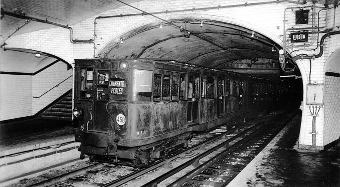 Án mạng bí ẩn 45 giây trên tàu điện ngầm Paris