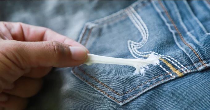 Cách gỡ bã kẹo cao su ra khỏi quần áo