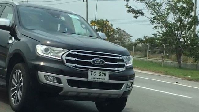 Ford Everest phiên bản nâng cấp vừa được phát hiện đang chạy thử tại Thái Lan trước khi ra mắt toàn cầu.