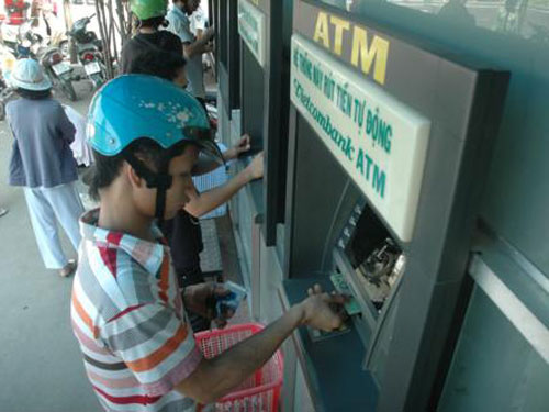 Tết đến, lo nghẽn ATM!