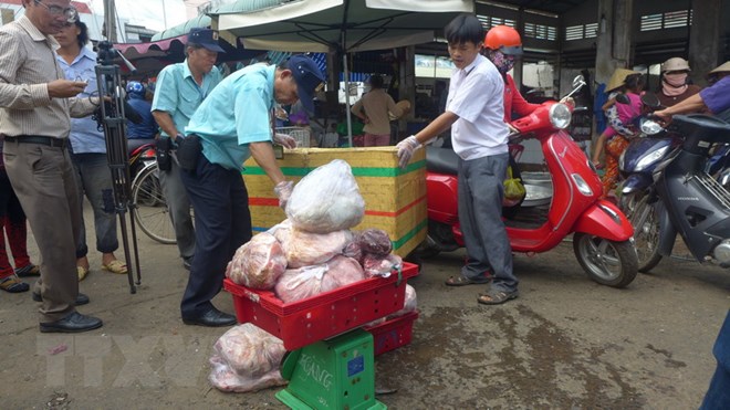 Rùng mình trước kho chứa 700kg thịt thối tại Bình Phước