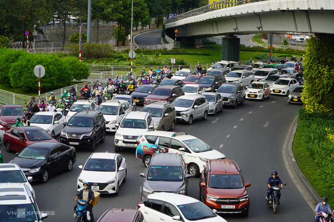 Đề xuất thay 16 chốt đèn giao thông quanh Tân Sơn Nhất