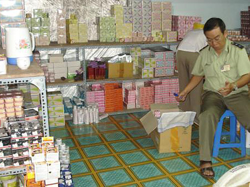 Tràn ngập hàng lậu, hàng giả