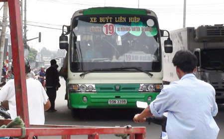 Nỗi kinh hoàng mang tên... xe buýt 
