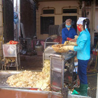 Hành phi chế từ hành tây, bột và mỡ bẩn 