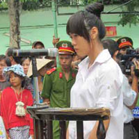 Nước mắt muộn màng của nữ sinh tát CSGT 