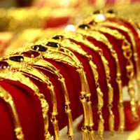 Vàng ngoại “đổ”, vàng nội vẫn vững 