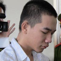 Lạnh người kẻ giết mẹ chôn xác dưới bể cá