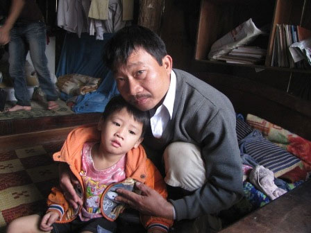 Người đàn ông “cướp con của ma rừng” 