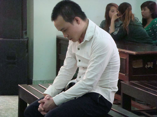 Bảo vệ đánh học sinh lãnh hơn 2 năm tù 