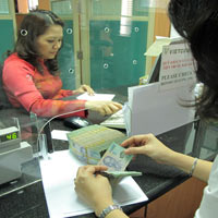 Ngân hàng dè dặt hạ lãi suất 