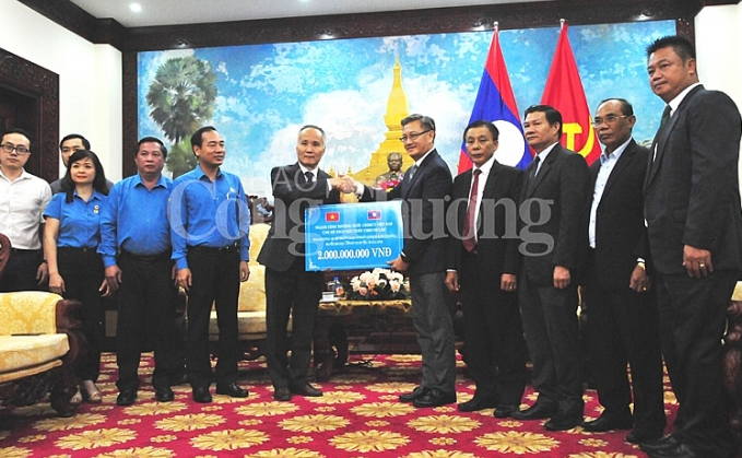 Bộ Công Thương trao số tiền hỗ trợ Lào khắc phục sự cố vỡ đập thủy điện