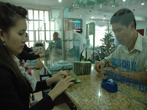 Nhiều ngân hàng “vượt rào”