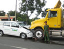 Hai xe đấu đầu nhau 