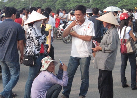  4 triệu đồng một cặp vé xem pháo hoa Mỹ Đình 