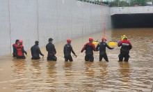 Tài xế Hàn Quốc kể giây phút thoát khỏi dòng lũ tử thần ở hầm đường bộ