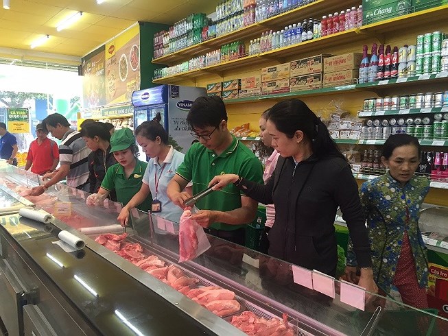 Vào siêu thị mà cứ ngỡ đang ở chợ