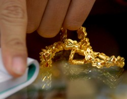 Thị trường vàng tiếp tục hạ nhiệt
