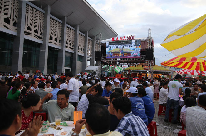 Hơn 10.000 người dân Quảng Trị “quẩy tưng bừng” cùng Ngày hội Bia Hà Nội 2018