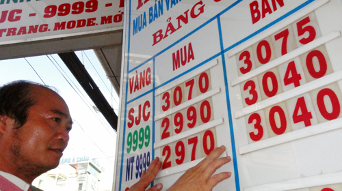Giá vàng lại làm... xiếc 