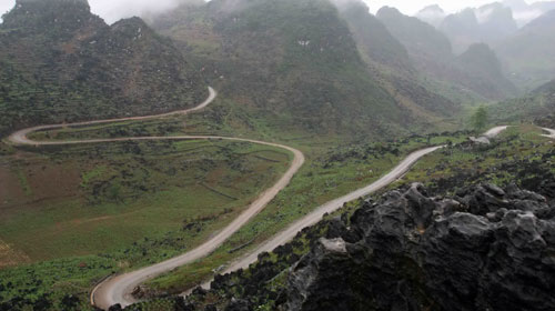  Vết sẹo trên cao nguyên đá 