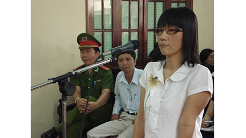  Bắt khẩn cấp blogger Cô Gái Đồ Long 