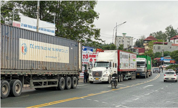 Cửa khẩu Lạng Sơn lại ùn ứ nông sản