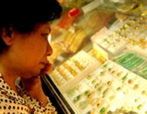 Giá vàng lại leo dốc 