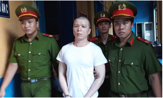 Bênh em, gã đàn ông đâm chết đối thủ xông vào nhà
