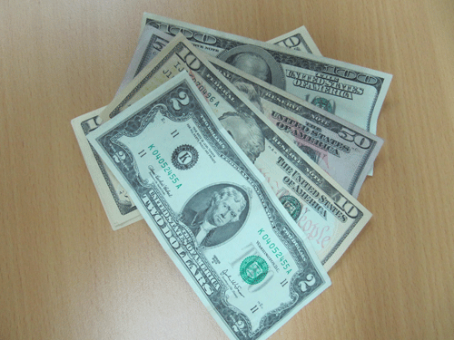 Nhộn nhịp tờ 2 USD trên “chợ ảo”