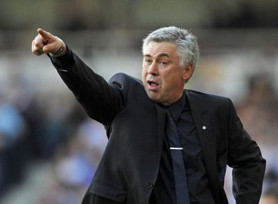  Cha mất, Ancelotti vẫn dự đại chiến với Arsenal 