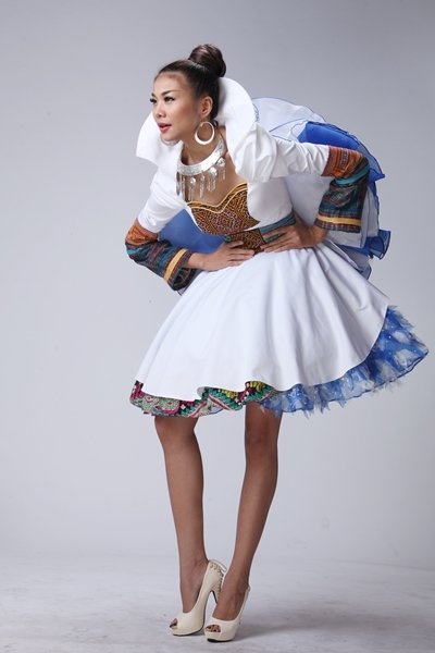 Thanh Hằng làm mẫu cho các stylist không chuyên