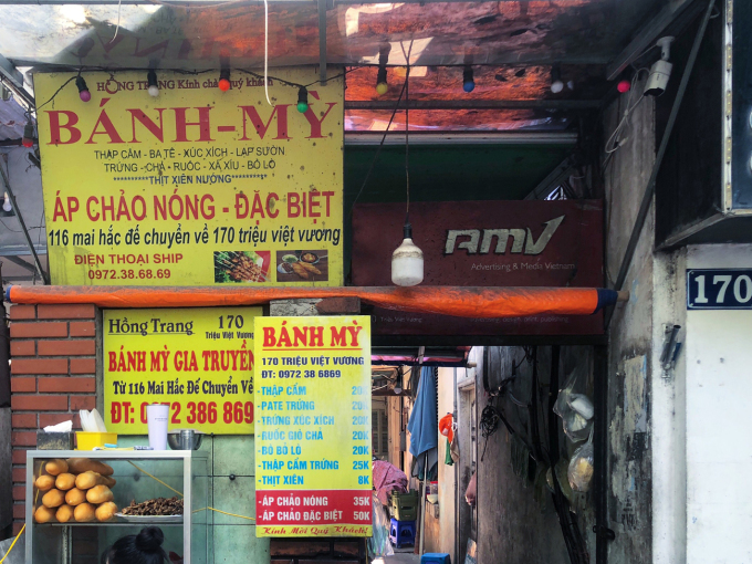 Quán bánh mì dùng chảo Liên Xô hơn 40 năm tuổi