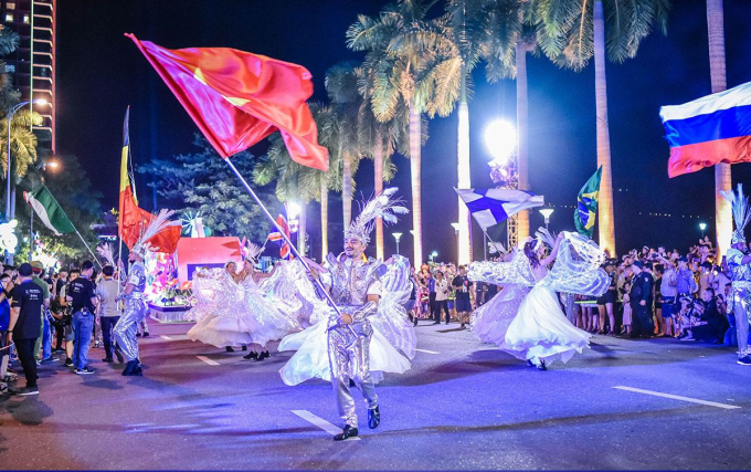 Carnival đường phố mở màn chuỗi sự kiện hè tại Đà Nẵng