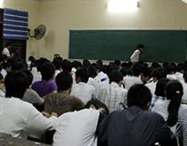 Thầy giáo 'diễn tuồng' trong lớp luyện thi 