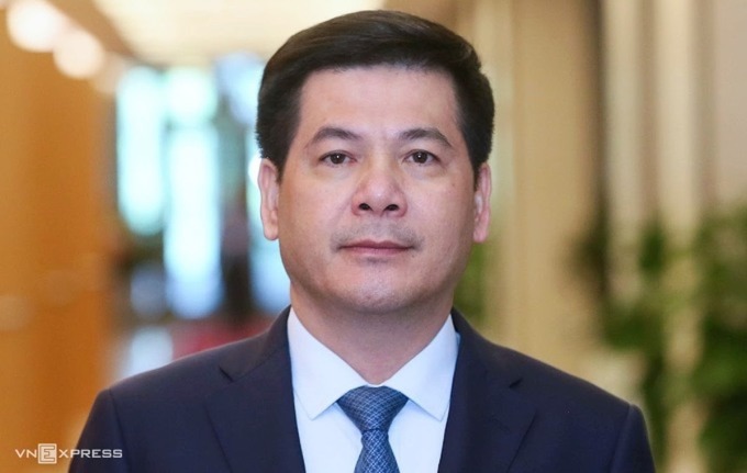 'Nếu giảm thuế vẫn không kìm được giá xăng sẽ tính đến các quỹ an sinh'