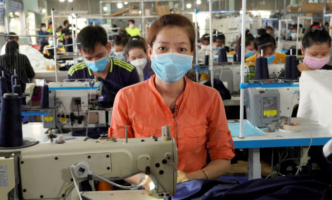 Công nhân giảm áp lực chi phí khi hồi hương