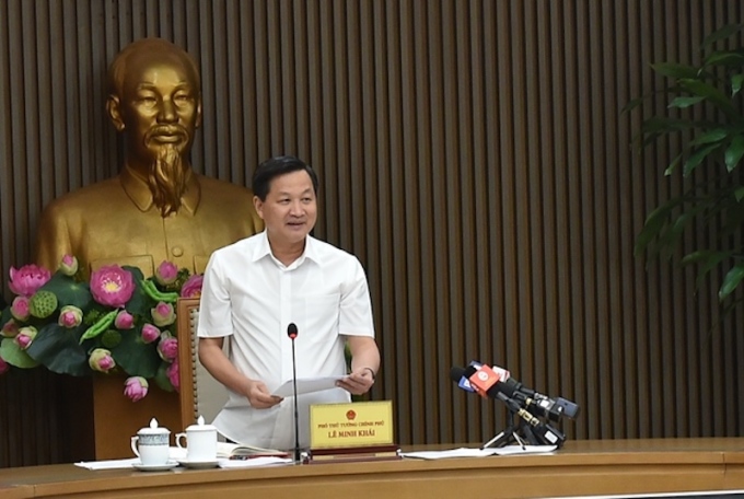 Phó thủ tướng: Kiểm soát chặt giá xăng dầu, sách giáo khoa