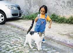  Cô gái nhỏ nhất thế giới  
