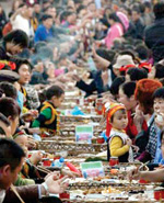 Bàn ăn dài miên man  