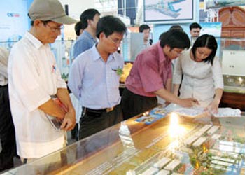 Loạn môi giới nhà đất vì thiếu chế tài 