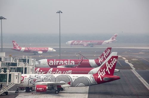 Cổ phiếu AirAsia giảm mạnh nhất 3 năm