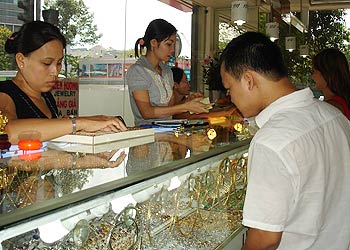 Vàng giảm nhẹ