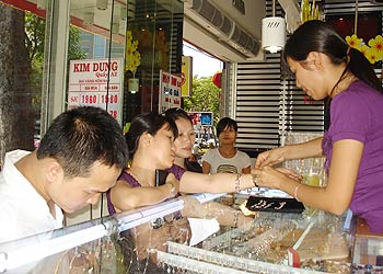 Giá vàng vụt tăng sát mức 20 triệu đồng một lượng