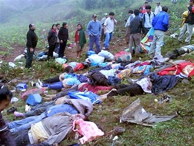 Hơn 30 người chết vì xe bus rơi ở Peru