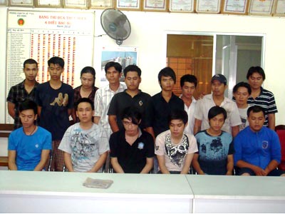 Tay chơi Sài Gòn rủ nhau ra tỉnh đua xe ăn tiền  