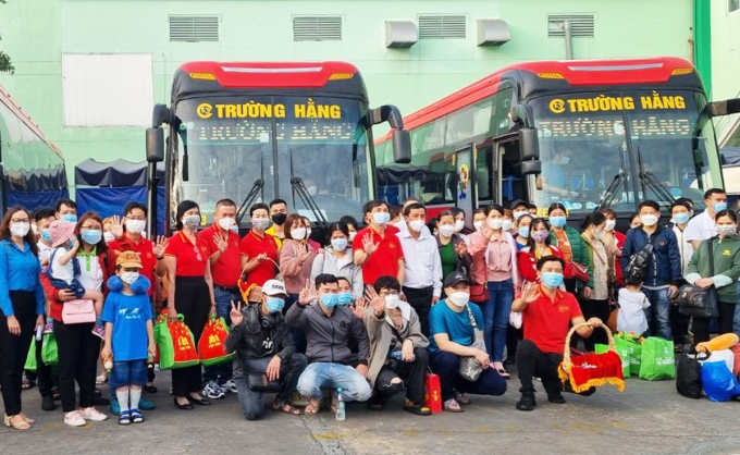 Công nhân xin nghỉ Tết sớm để về quê cách ly