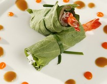 Tôm cuộn cải xanh 