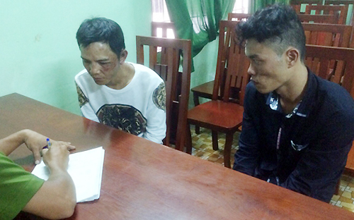 Hai tên cướp ngã nhào sau cú đạp của đặc nhiệm